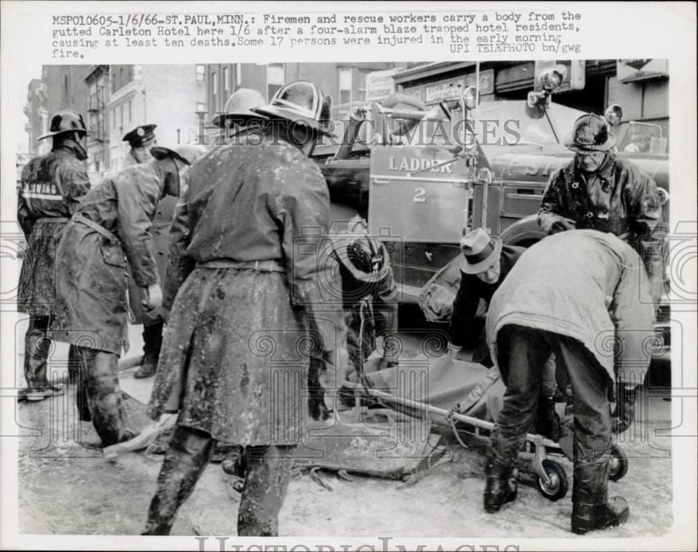 1966 Press Photo St. Paul, MN firemen remove a body from Carlton Hotel fire- Historic Images