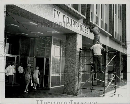 1964 Press Photo New Sign Being Installed at Pinellas County Courthouse, FL- Historic Images