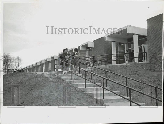 1965 Press Photo St. Mary's Academy girl students leave new high school building- Historic Images