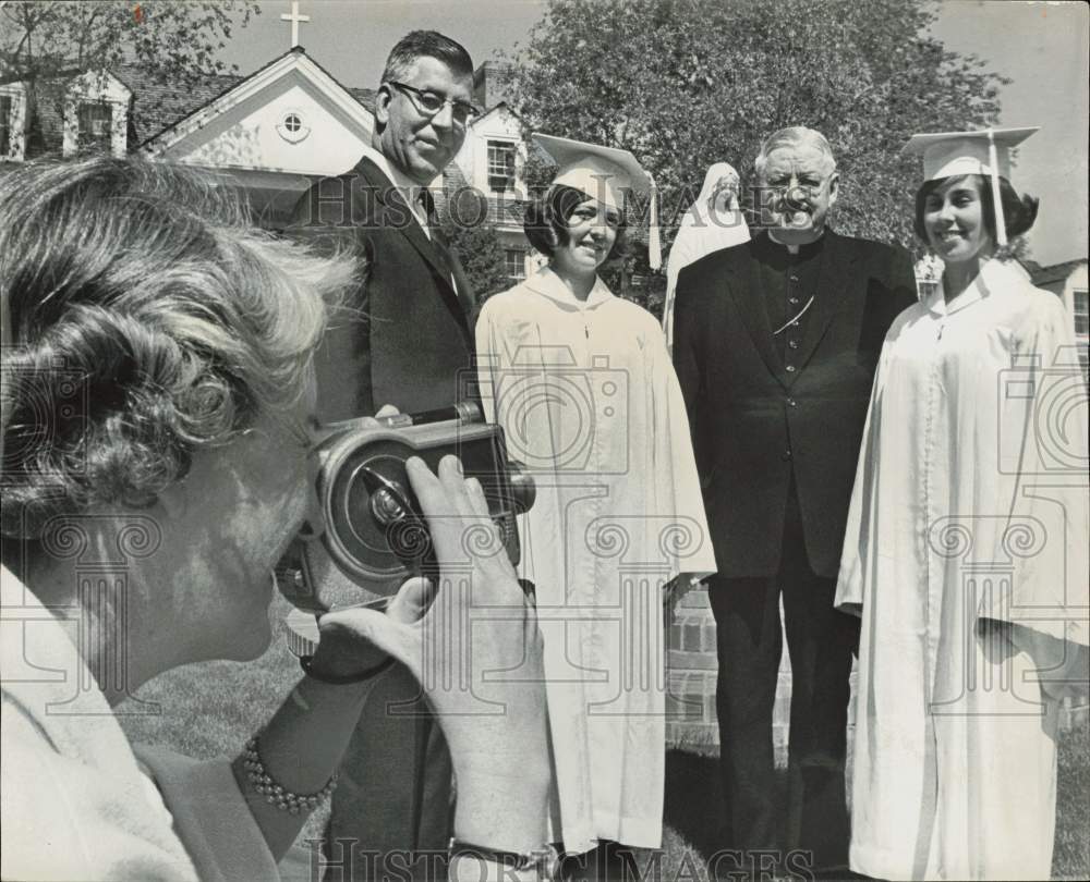 1965 Press Photo Mother takes a video of daughter at commencement exercises- Historic Images