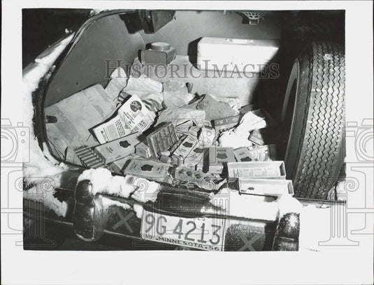 1955 Press Photo View of missing coins in a kidnapper's trunk in Minneapolis- Historic Images