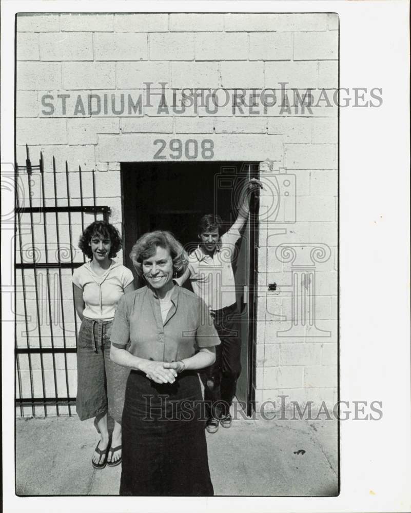 1982 Press Photo Sister Huellmantel, Anna East, Jim Sweeney at Focus Center.- Historic Images