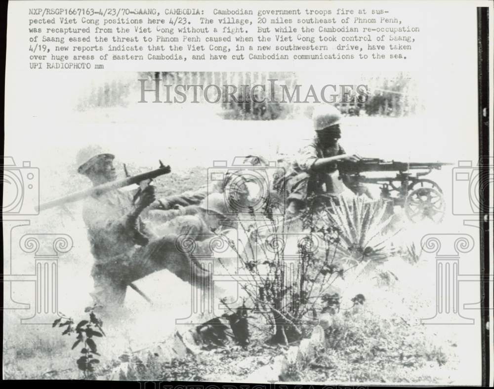 1970 Press Photo Cambodian Government Troops Fire at Suspected Viet Cong- Historic Images