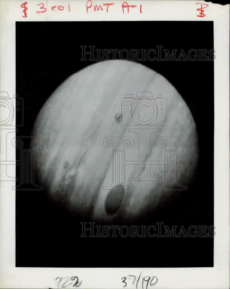 Press Photo Great Red Spot, bands of clouds and shadow of moon on planet Jupiter- Historic Images