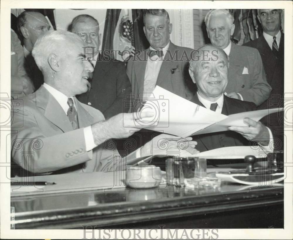 1944 Press Photo United States and Great Britain Sign Oil Agreement - afa52724- Historic Images