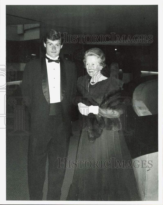 1988 Press Photo Elizabeth Briggs Fisher & Kurt Lagerfeldt at Swedish Royal Ball- Historic Images