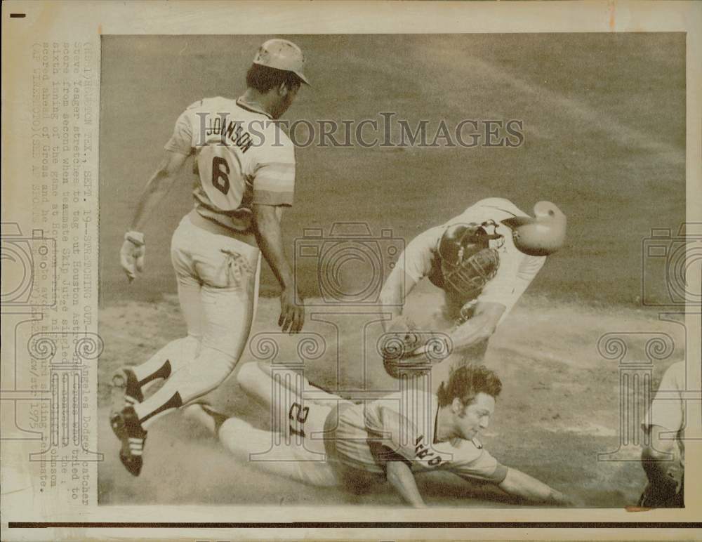 1975 Press Photo Dodgers v. Houston baseball action, Yeager, Gross and Johnson- Historic Images