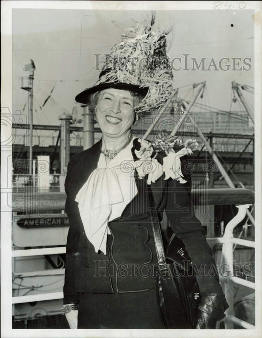 1947 Press Photo Cobina Wright Sails to Royal Wedding, New York - afx18170- Historic Images