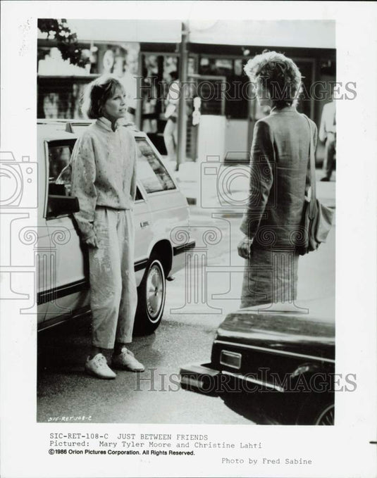 1986 Press Photo Mary Tyler Moore and Christine Lahti in "Just Between Friends"- Historic Images