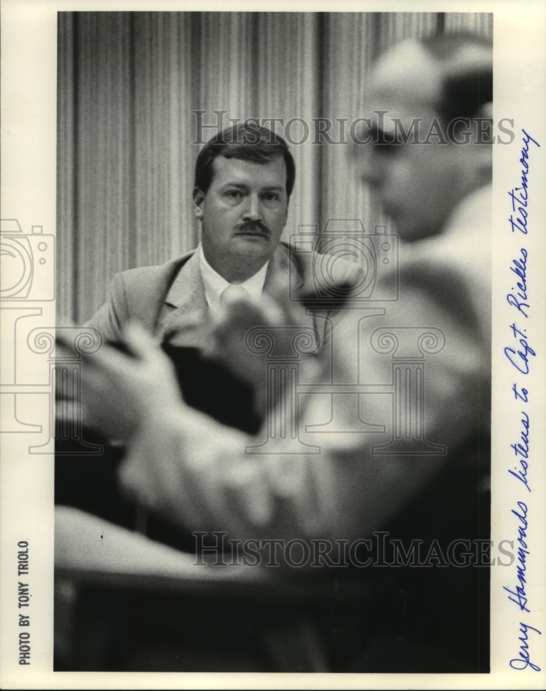 Press Photo Huntsville Police Jerry Hammonds Listens To Captain&#39;s Testimony - Historic Images