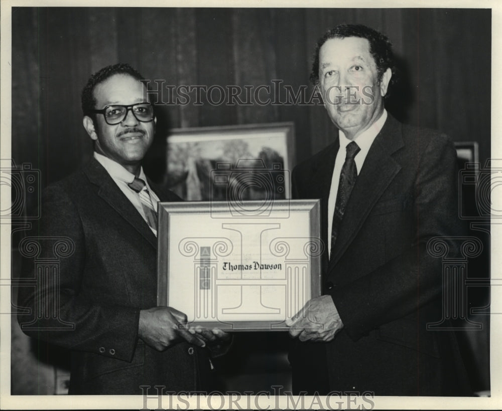 Press Photo Media Specialist Thomas V. Dawson Holds Award With Companion - Historic Images