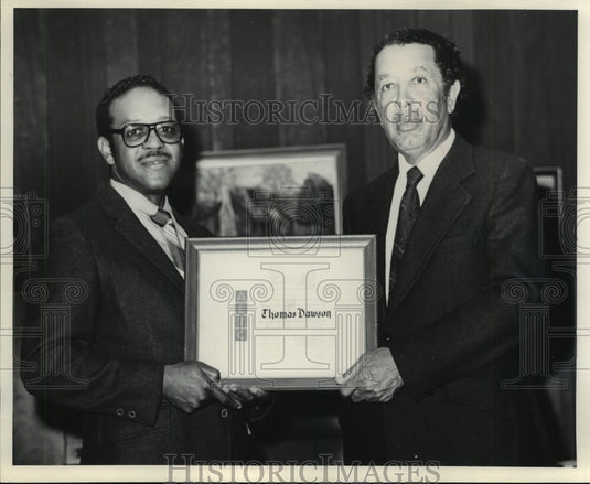 Press Photo Media Specialist Thomas V. Dawson Holds Award With Companion - Historic Images