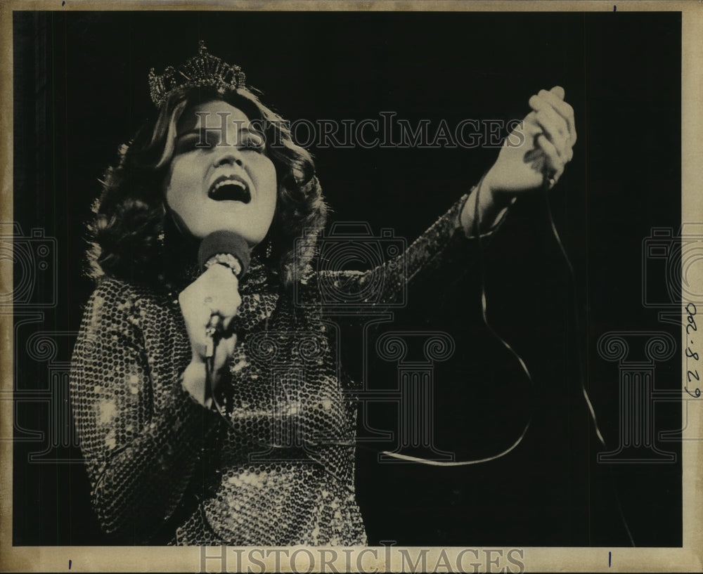  Miss Alabama Denise Davis Sings A Song - Historic Images