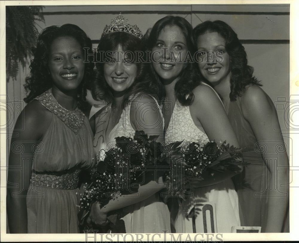 Press Photo Miss Jackie Tapscott and Other Pageant Contestants - Historic Images