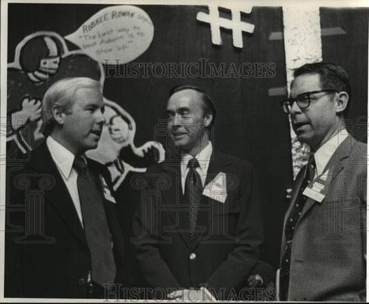 Press Photo Alabama Alumni Lathan, Morring And Moxley Speak Together At Event - Historic Images