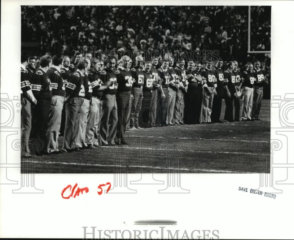 Press Photo Former Auburn Football Players Stand Next To Each Other On Field- Historic Images