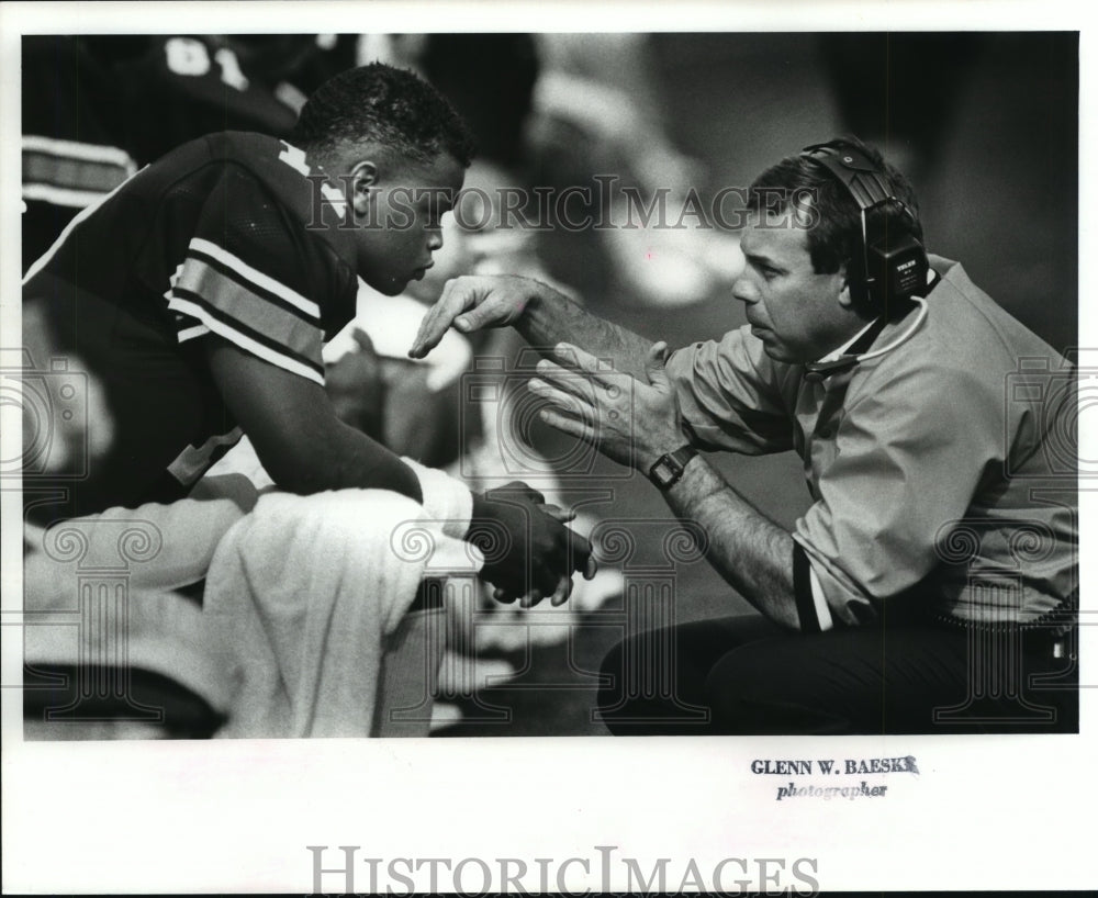 Press Photo Pat Sullivan Talks To Player On Sidelines - Historic Images