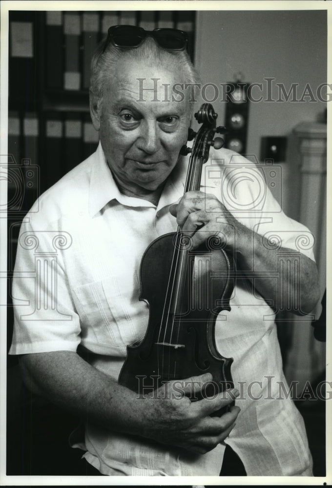 Press Photo Musician Isaac Stern Holds Violin - Historic Images