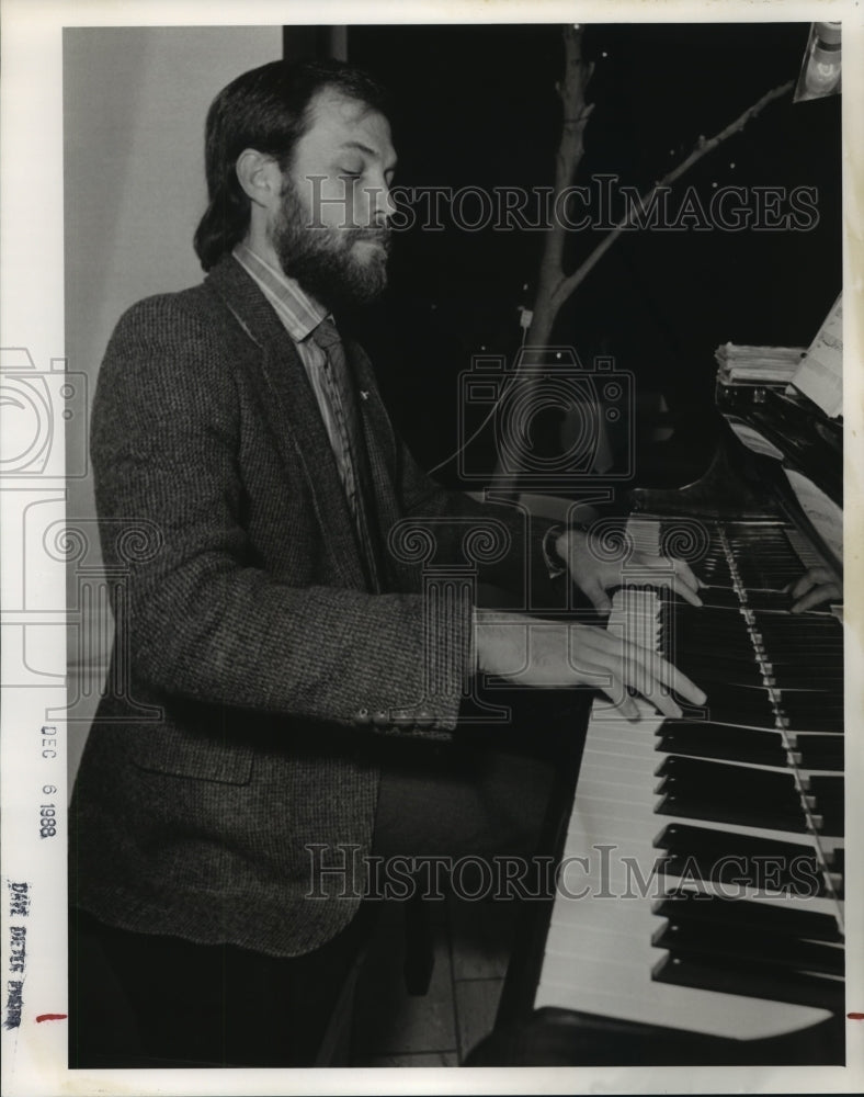 1988 Press Photo Keith Taylor, Musician, at Piano - ahta02157- Historic Images