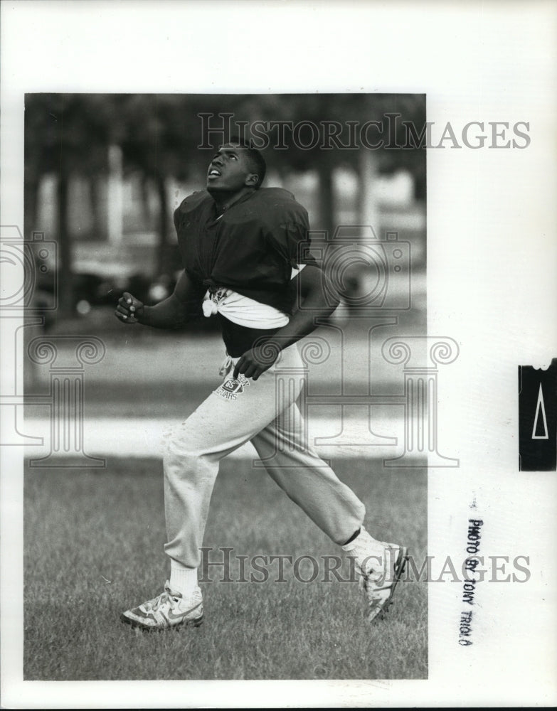 Press Photo James Willis Prepares To Catch Ball During Practice - ahta02298 - Historic Images