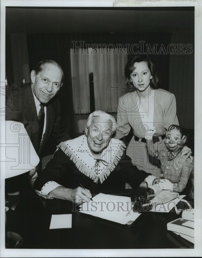 Buffalo Bob Smith, Host of Howdy Doody, Signs Paperwork - Historic Images