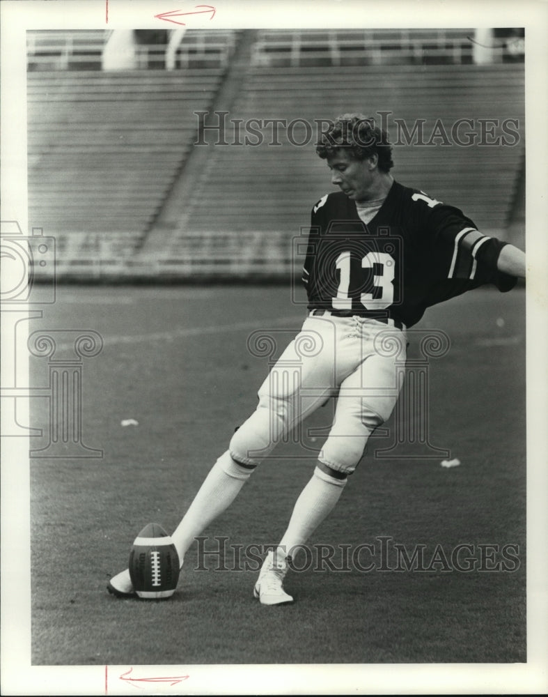 Press Photo Auburn Player Kicks Football - ahta02625 - Historic Images