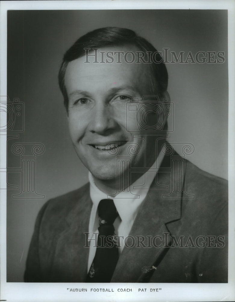 Press Photo Auburn University Head Football Coach Pat Dye - ahta02661 - Historic Images