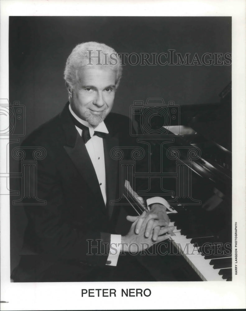 1990 Press Photo Musician Peter Nero Sitting at the Piano - Historic Images