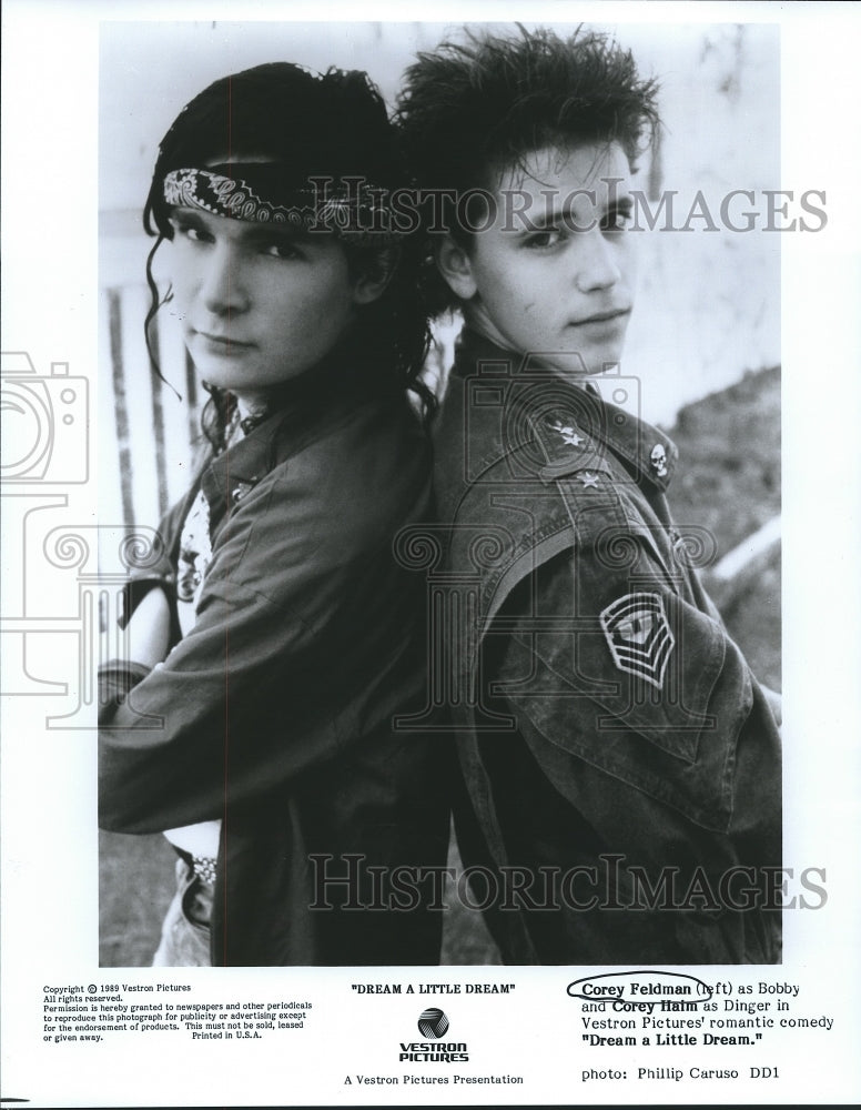 1989 Press Photo Actor Corey Feldman With Corey Haim In "Dream A Little Dream" - Historic Images