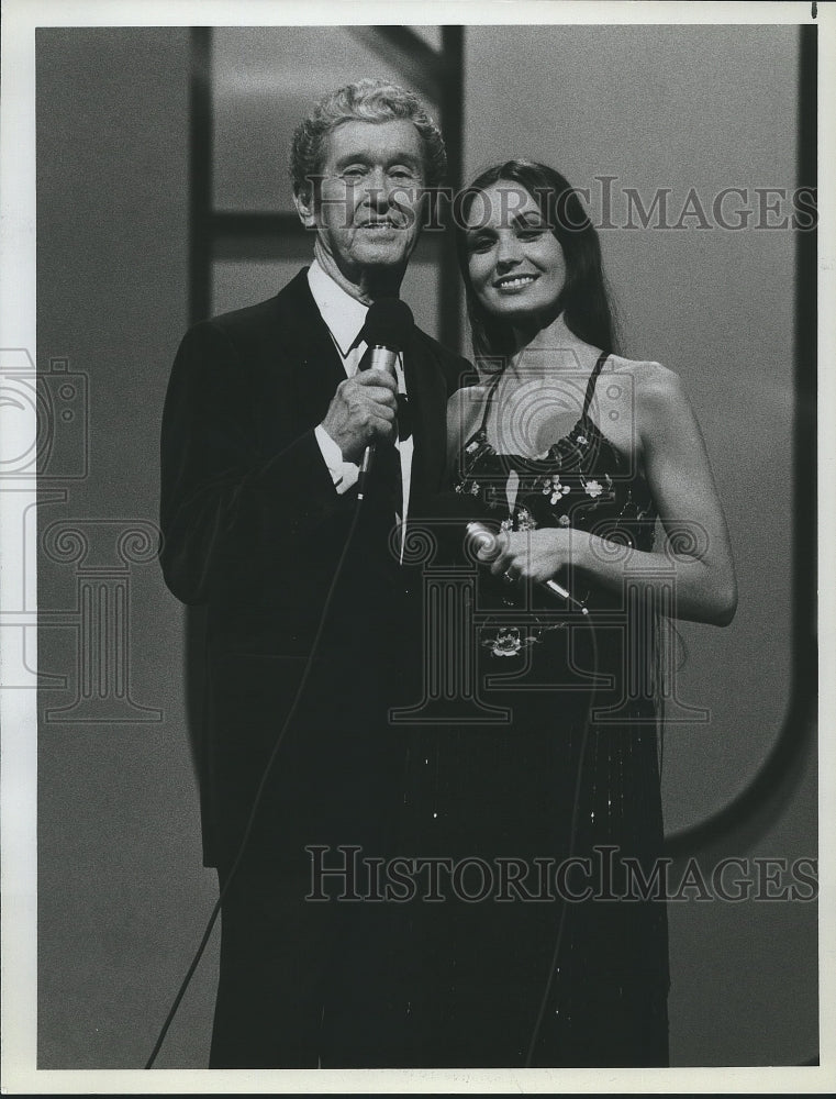 1982 Press Photo Musicians Roy Acuff and Crystal Gayle, Country Music Legends - Historic Images