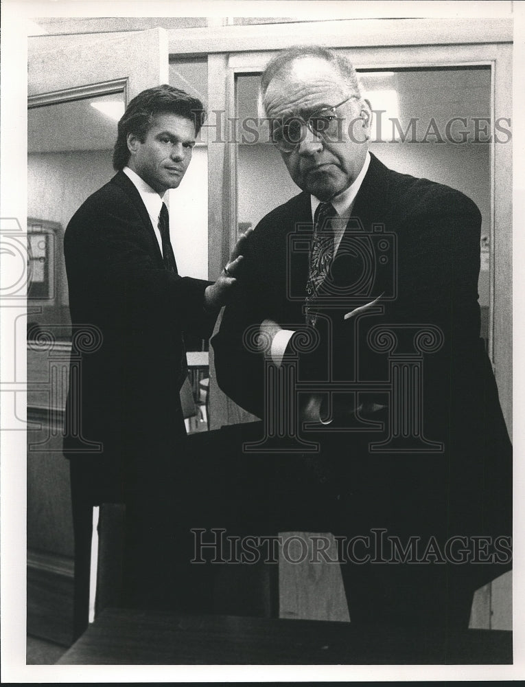 1991 Press Photo Richard Dysart and Harry Hamlin in &quot;L.A. Law&quot; - Historic Images