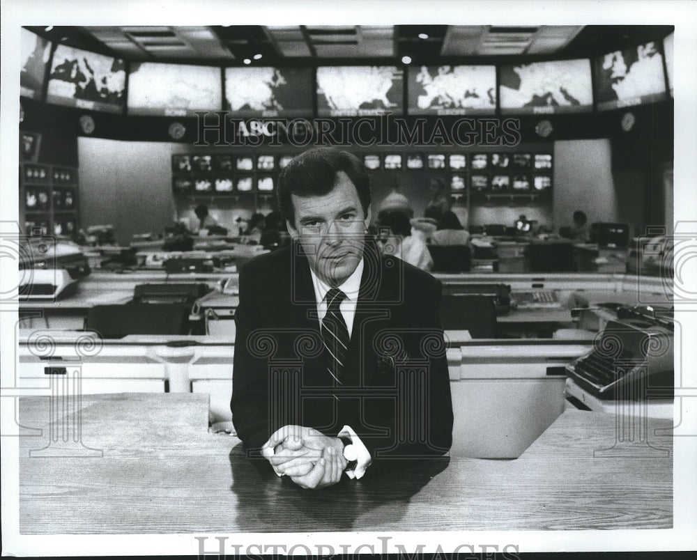 Press Photo Journalist Peter Jennings, Anchor of ABC's "World News Tonight" - Historic Images