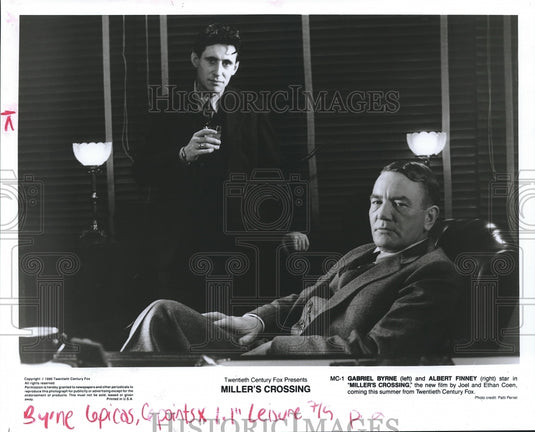 1990 Press Photo Gabriel Byrne and Albert Finney in "Miller's Crossing" - Historic Images