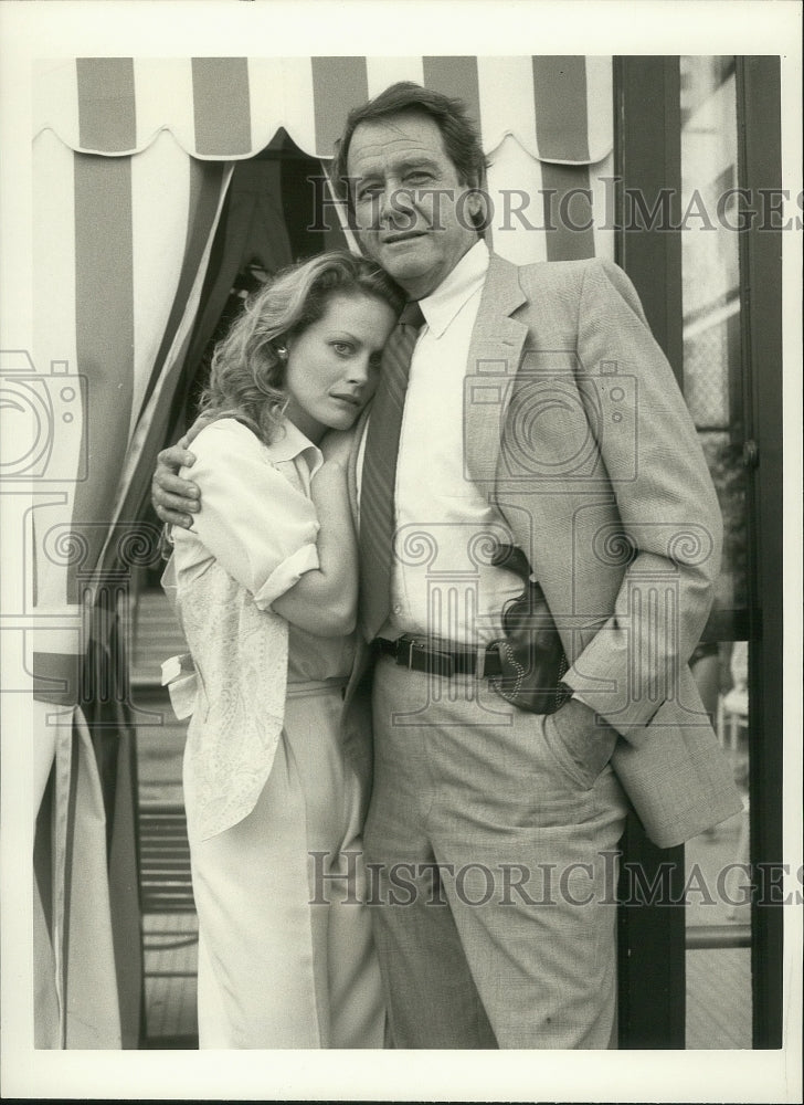 1985 Press Photo Richard Crenna and Beverly D&#39;Angelo, Actors in &quot;Doubletake&quot; - Historic Images