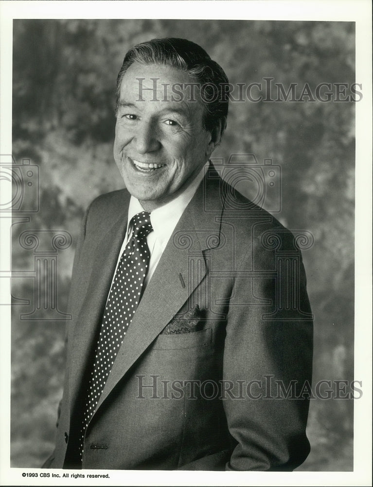 1993 Press Photo Mike Wallace, Journalist on &quot;CBS Reports: 1968&quot; - Historic Images