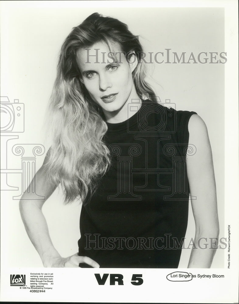 1995 Press Photo Lori Singer, Actress, as Sydney Bloom in &quot;VR 5&quot; - Historic Images