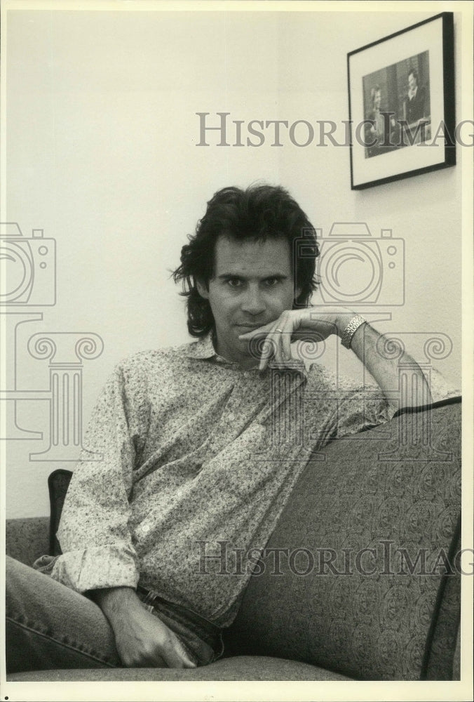 1992 Press Photo Dennis Miller, Comedian and Talk Show Host - Historic Images