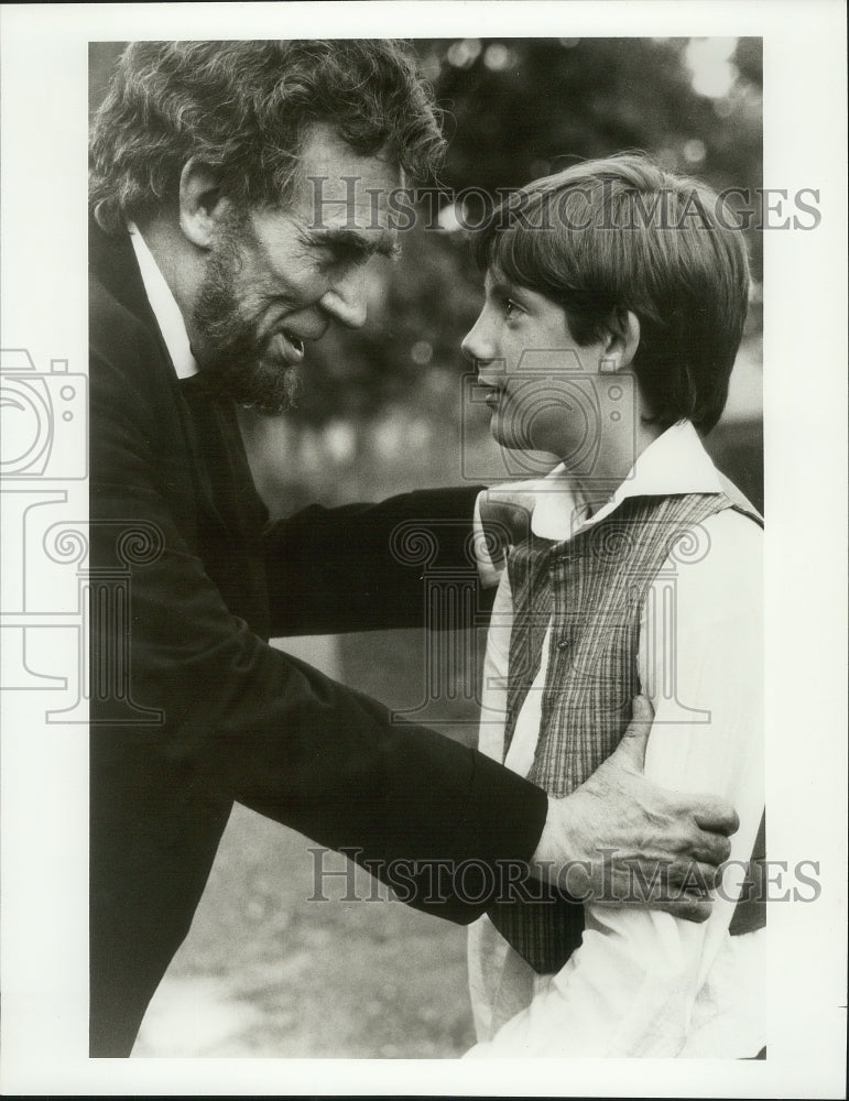 Press Photo Actors Jason Robards & Lukas Haas in ABC-TV's "The Perfect Tribute" - Historic Images