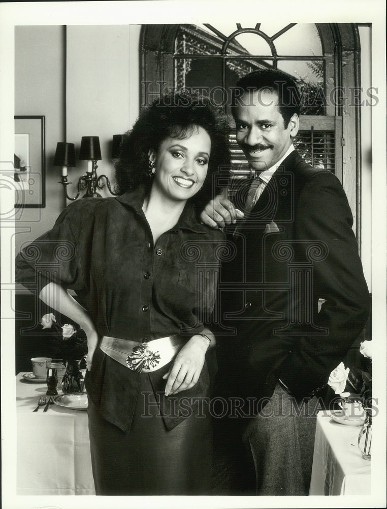 1986 Press Photo Tim Reid and Daphne Maxwell Reid in "Frank's Place" on CBS - Historic Images