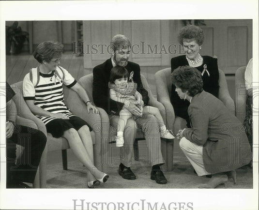 Press Photo Vicki Lawrence, Host of "Vicki!" with Tornado Survivors - Historic Images