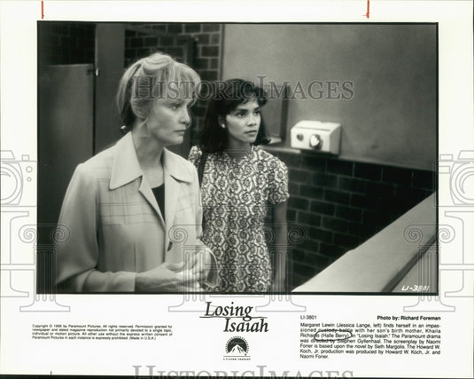 1996 Press Photo Jessica Lange and Halle Berry in "Losing Isaiah" - Historic Images
