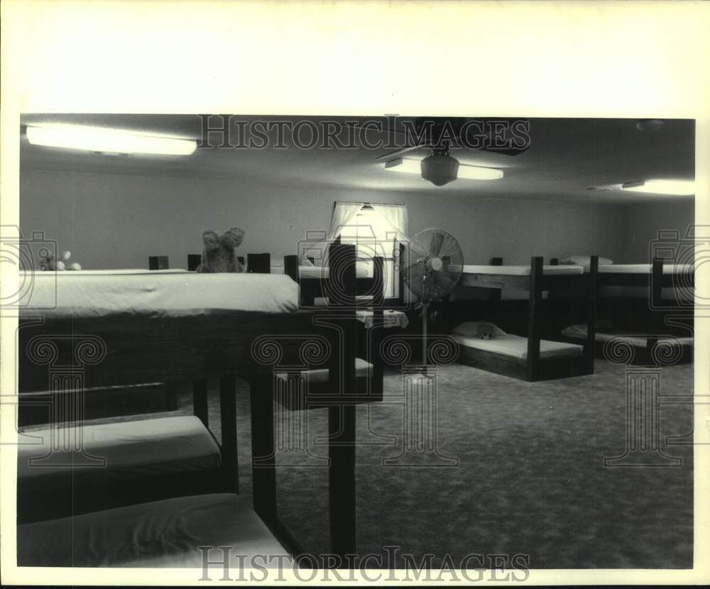 Press Photo Stuffed animals on the bunk beds in the Bethel Home, Lucedale, MS - Historic Images