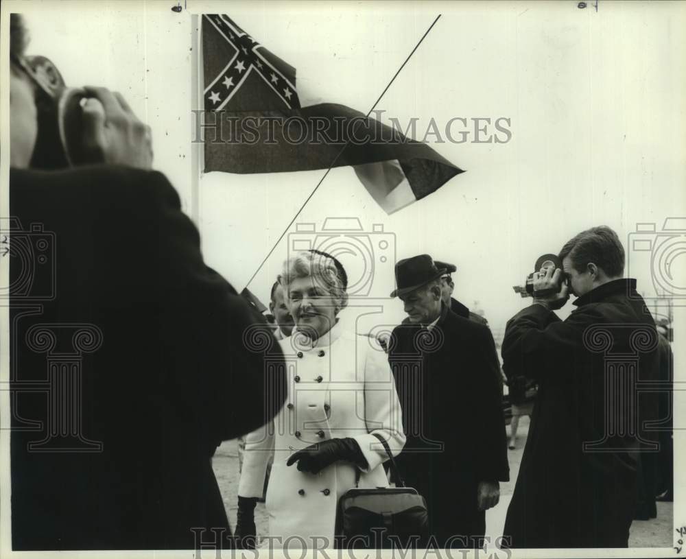 Press Photo Governor Johnson arrives with Guests at Groundbreaking Ceremony - Historic Images