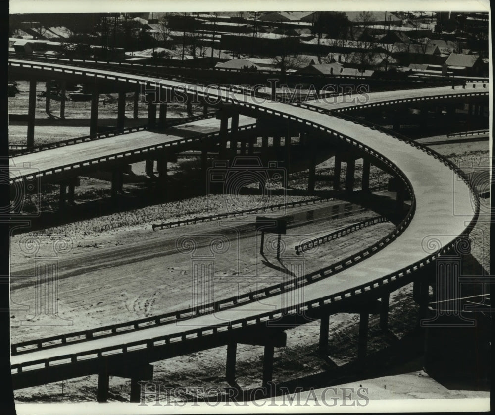 1973 Press Photo Dusting of snow along freeway, Alabama - Historic Images