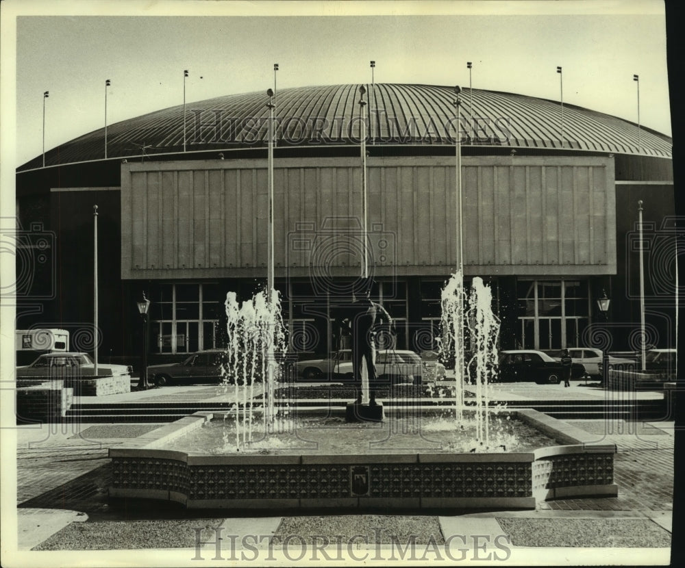 1969 Fountain outside auditorium in Alabama - Historic Images