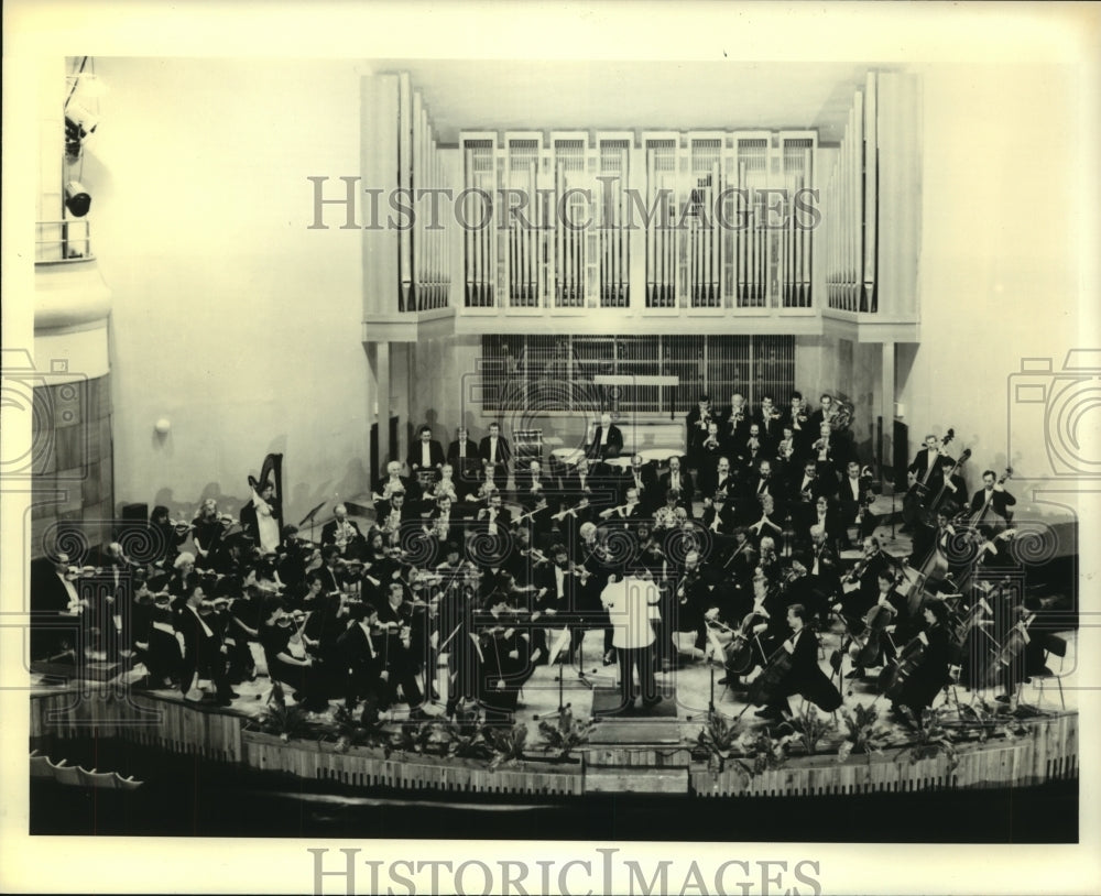 Slovak Sympony Orchestra performs - Historic Images