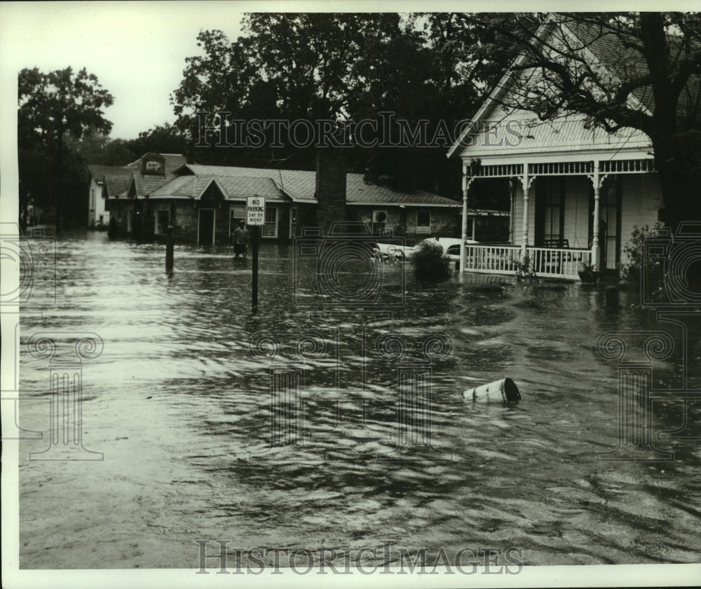 1965 Flooded Washington Avenue in Alabama - Historic Images