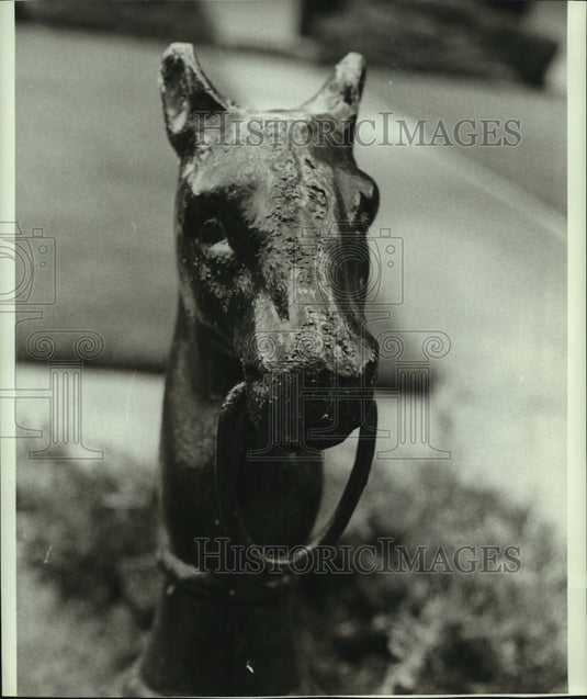 1970 Press Photo Horse decoration on hitching post in Alabama - Historic Images