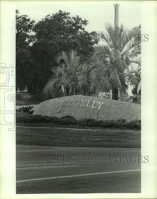 1989 Press Photo Entrance sign at Brookley on Broad Street in Alabama- Historic Images