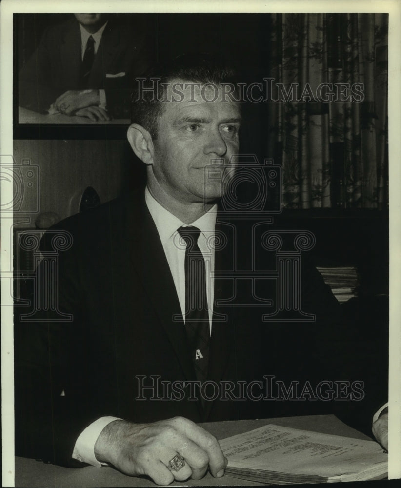 1967 FBI agent Boyd Adsit at his desk in Alabama - Historic Images